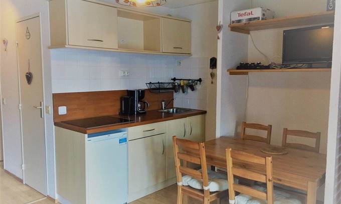 Arc-2000 Apartment | Cozy 2-Room Apartment · Central Location · Balcony · Near Slopes · Arc 2000