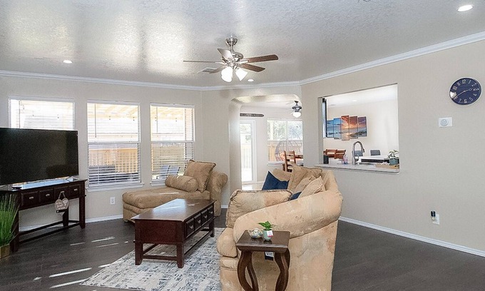 Converse House | Cozy 3 Bed, 2.5 BR Home with Amazing Outdoor Deck