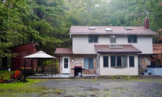 Tunkhannock Township House | Cozy 3-bedroom house in secluded area of Pocono Lake!