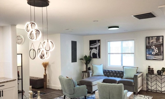 Atlanta House | Cozy 3 bedroom with Fitness room with a Touch of Luxury + CAR RENTAL AVAILABLE