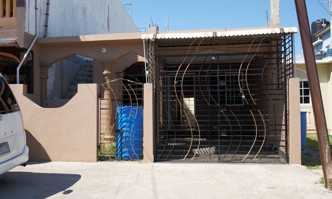Caribbean Estates House | Cozy 3BR, 2bath house in Greater Portmore w/AC and Hot water