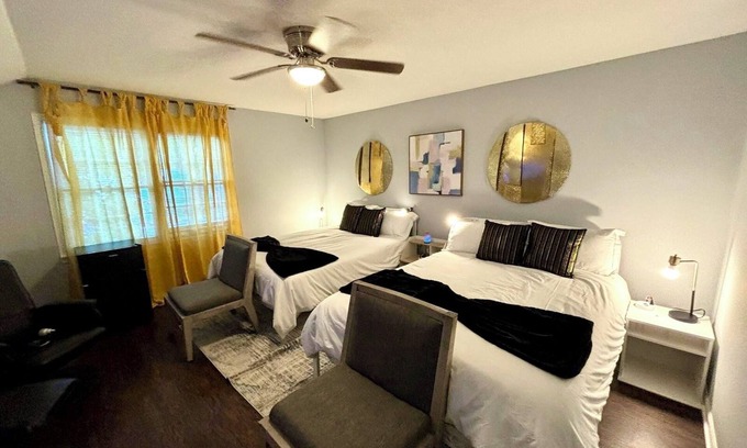 Gainesville House | Cozy 3BR/3BA Gainesville Getaway w/Parking