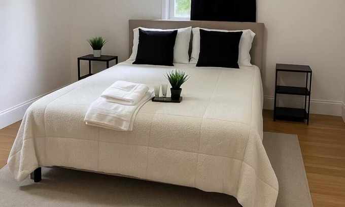 Quincy Apartment | Cozy 3BR Apartment in the heart of Quincy/Near Boston &Beach & Free Parking