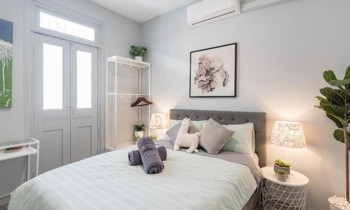 Surry Hills House | Cozy 3BR Getaway 1MinWalkToTrain Bus Shopping Sleeps7