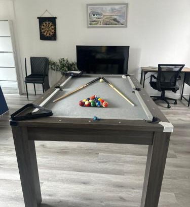 Manchester Apartment | Cozy 3BR Home - Games - Sleeps 9