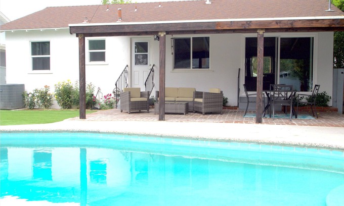 Lake Balboa House | Cozy 3BR Home W/Pool, Yard, Garage, & 80" TV!