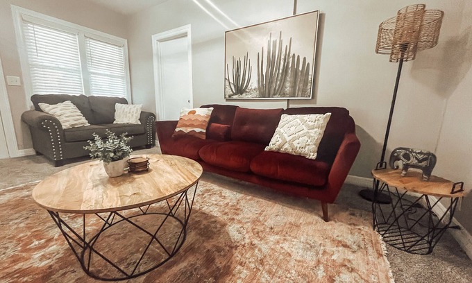 Dahlman House | Cozy 3BR Retreat in Little Bohemia: Near Downtown Old Market and Zoo