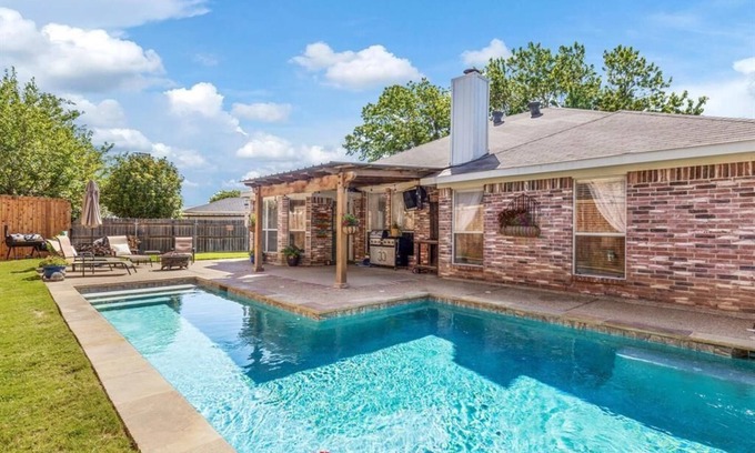 Burleson House | Cozy 4 bd home W/Pool and Garage In Burleson