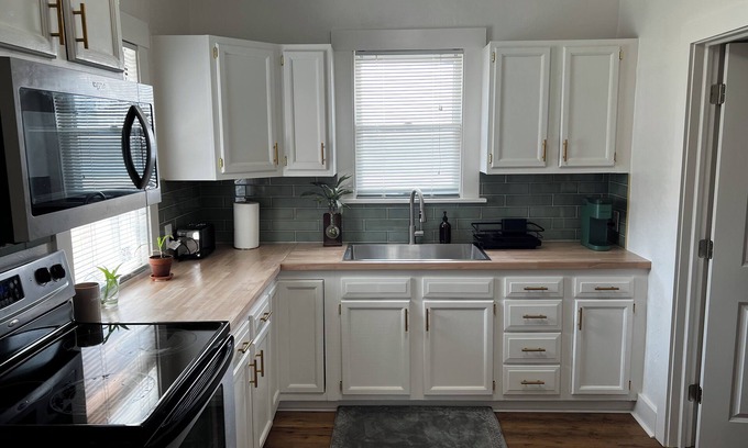 Benson House | Cozy 4 bedroom/2 bath home in desired Benson District!