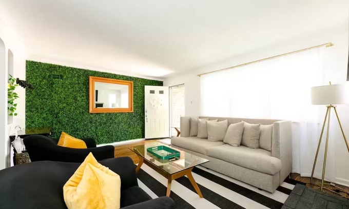 St. Louis House | Cozy 4 BR/2 Bath Home South of Downtown St. Louis