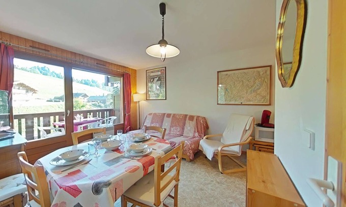 Le Grand-Bornand Apartment | Cozy 6-person apartment, near slopes and center, balcony, parking, pets allowed