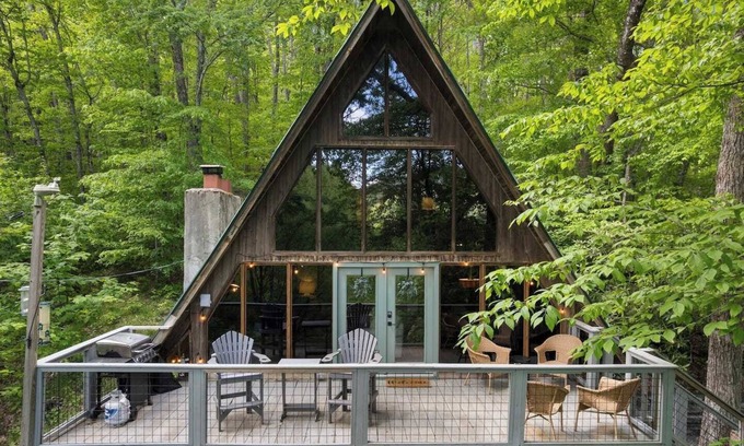 Wolf Laurel Cabin | Cozy A-Frame Mountain Retreat in Wolf Laurel – Stunning Views & Adventure Awaits!