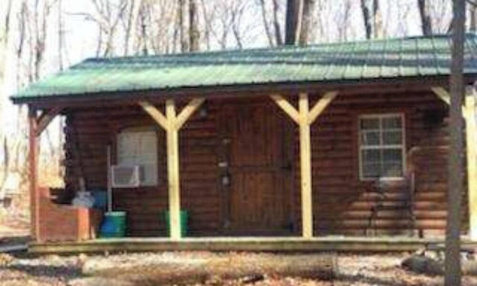 McArthur Cabin | Cozy Amish Log Cabin, Near Caves, Grill, Fire Pit, DirecTV, High-Speed WiFi!