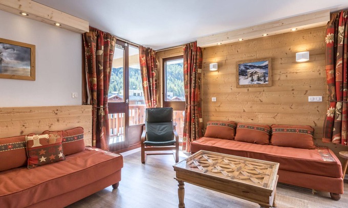 Le Cret Apartment | Cozy and Comfortable Apartment with South Balcony in Val-d'Isère