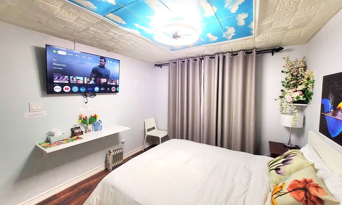 Malvern House | Cozy and Quielt Bedroom with Private Bathroom