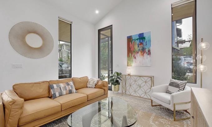 Chestnut House | Cozy and Spacious 2BD 2BR Sanctuary