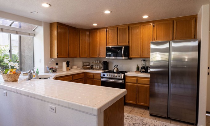 Aliso Viejo Condo | Cozy and spacious sunlit 3 bed 3 bath townhouse in Aliso Viejo!
