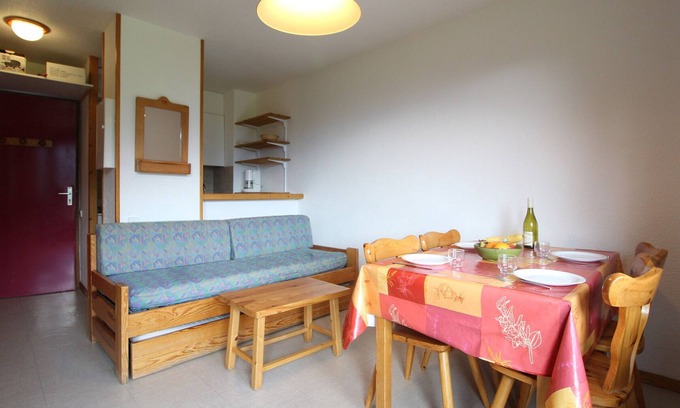 Termignon Apartment | Cozy apartment 4 pers, ski-in/ski-out, balcony, parking, WiFi