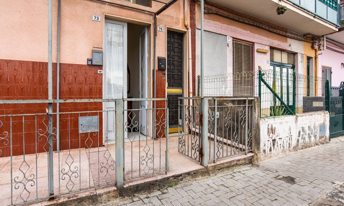 Fiumefreddo di Sicilia Apartment | Cozy Apartment in a delightful area.