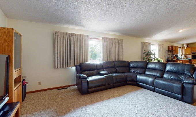 Helena Apartment | Cozy apartment with mountain views, centrally located - dog friendly