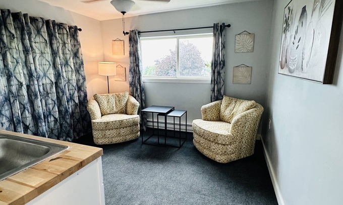 Avoca Apartment | Cozy Apt-XL Luxury Bath-3 min from Airport /i81