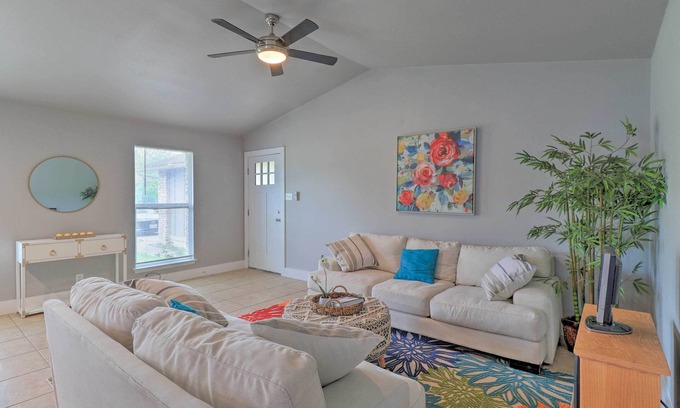 Springwoods House | Cozy Austin Townhome ~ 15 Mi to Downtown!