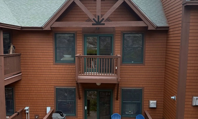 Bridgton House | Cozy Bridgton Townhome – Perfect for Family Fun On Pleasant Mountain