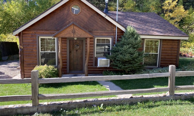 Central City Cabin | Cozy Cabin located in the heart of the Black Hills, but close to Deadwood & Lead