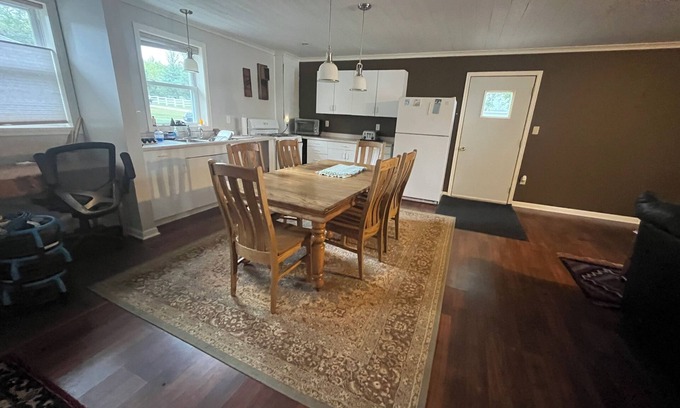 Le Center Cabin | Cozy cabin on Lake Jefferson in Cleveland, MN