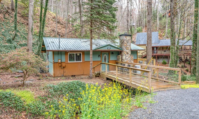 Chalet Village Cabin | Cozy Cabin, Sits on Amazing Creek, Fire Pit, Close to Downtown Gatlinburg & Ober
