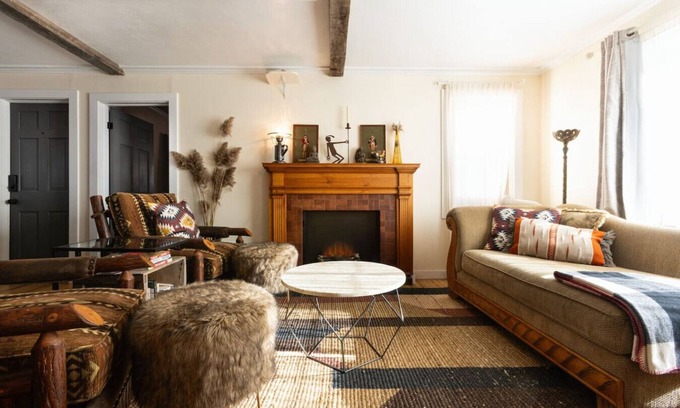 Northwest Harwinton Apartment | Cozy Cabin Style Apt Private 1st Flr 1 Bdrm