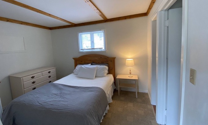 East Dorset Cabin | Cozy cabin with big views! Less than a mile from VT Summer Festival Horse Show