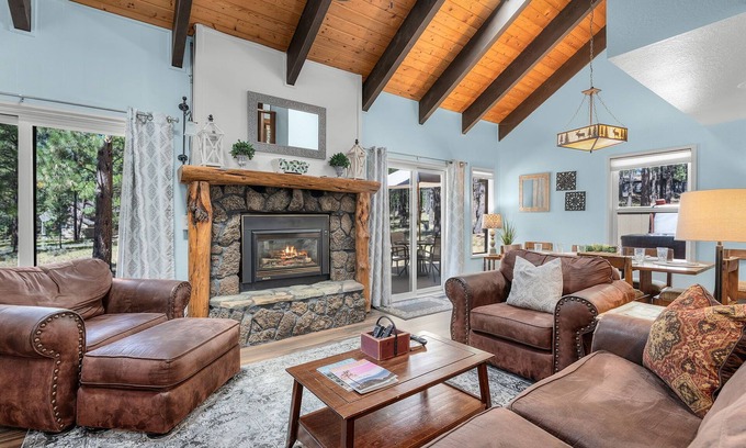 Overlook Park House | Cozy Cabin with Hot Tub, SHARC Passes, Large Deck, Double Living Rooms!