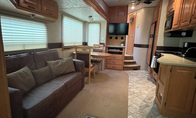 Southwest Bend House | Cozy camper in the heart of Central Oregon