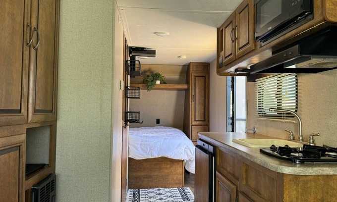 Jensen Beach RV Rental | Cozy campground in peaceful Jensen Beach with AC, WiFi, fitness room