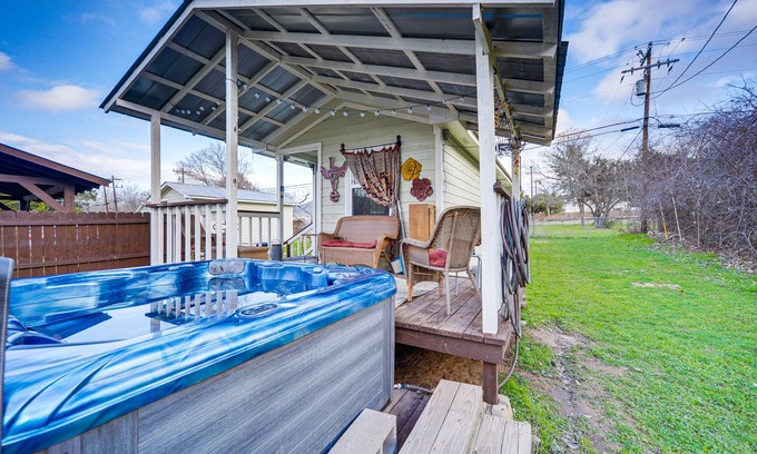 Canyon Lake Cottage | Cozy Canyon Lake Cottage Rental w/Private Hot Tub