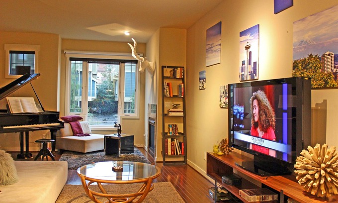 Broadway House | Cozy Capitol Hill home