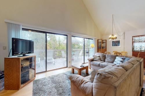 Groveland House | Cozy Chalet (15-013)