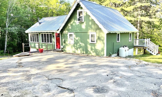 Intervale Ski Chalet | Cozy Christmas Chalet - Fire Pit, Grill, Close to North Conway