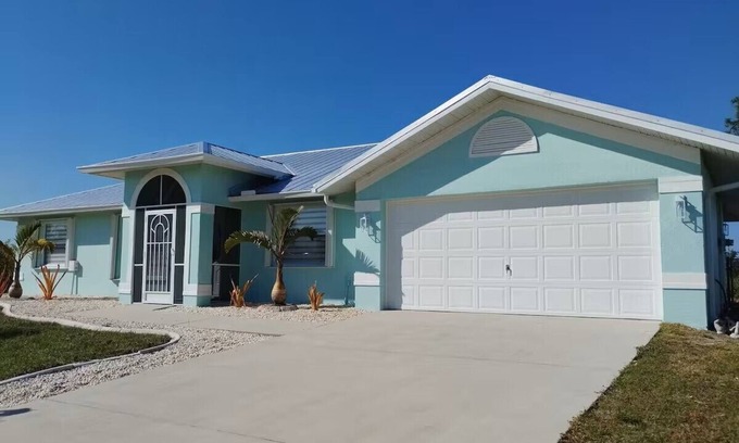 South Gulf Cove House | Cozy coastal themed Vacation Home!