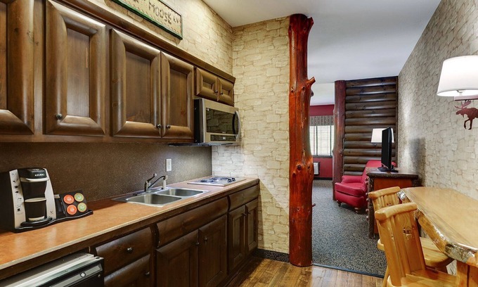 Columbia Hotel | Cozy Columbia Stay w/Rustic-Charm Suites & Modern Amenities | 3 Units