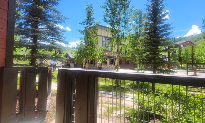 Silvercreek Condo | đ´Cozy condo at Granby Ranch! Ski in/out, 30 seconds to lift, coffee, & après!âˇď¸