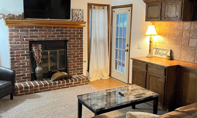 Shawnee Condo | Cozy condo close to everything in Kansas City! You’ll love KC in the fall!