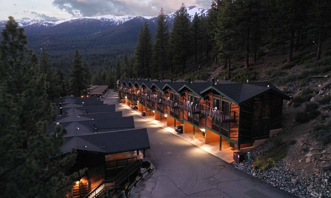 Incline Village Condo | 🌟Cozy Condo With Lake View🌟 Sleeps 6+