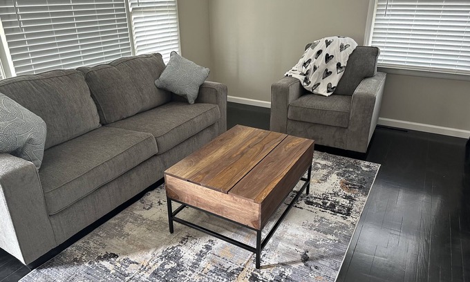 Speedway House | Cozy Corner House 9 min walk from Indianapolis Motor Speedway!