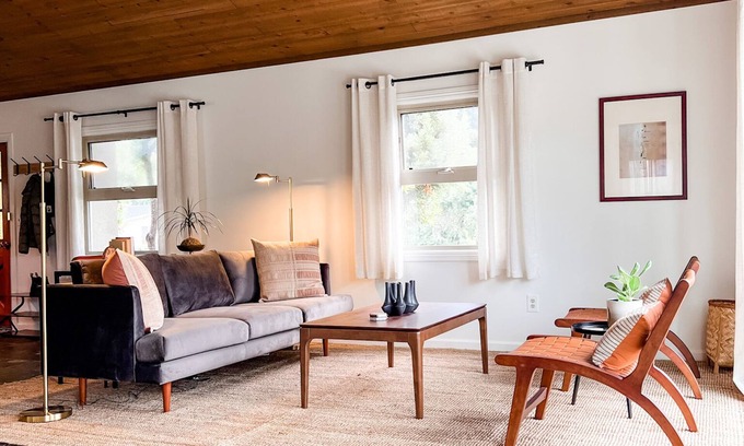Fort Bragg House | Cozy Costal House 5 minuets from the beach and walking distance to downtown!