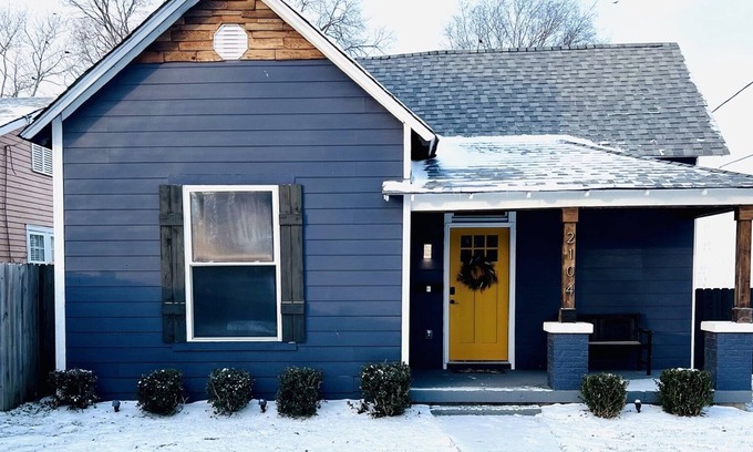 North Nashville Cottage | Cozy Cottage 3 Miles to Broadway!