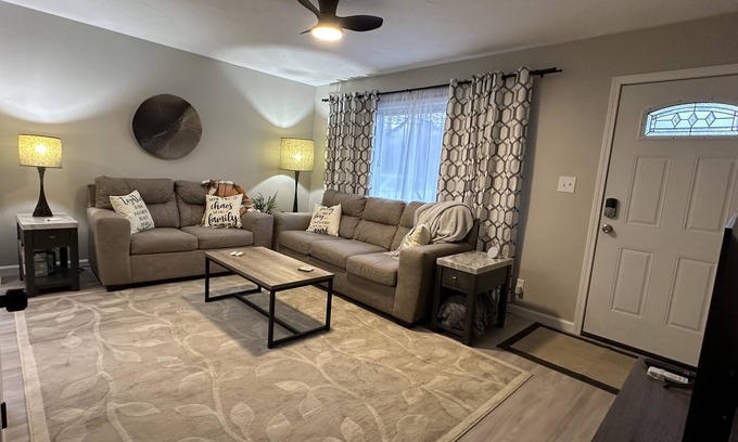 Mentor Headlands House | Cozy cottage, fully remodeled, close to the beach, local wineries or night life!