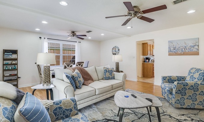 Gulfport Cottage | Cozy Cottage Near Beach Sleeps 9