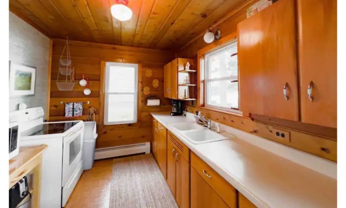 Gaylord Cottage | Cozy cottage on Otsego Lake